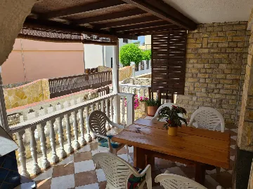 Two-Story Apartment in Vir for 6 Guests