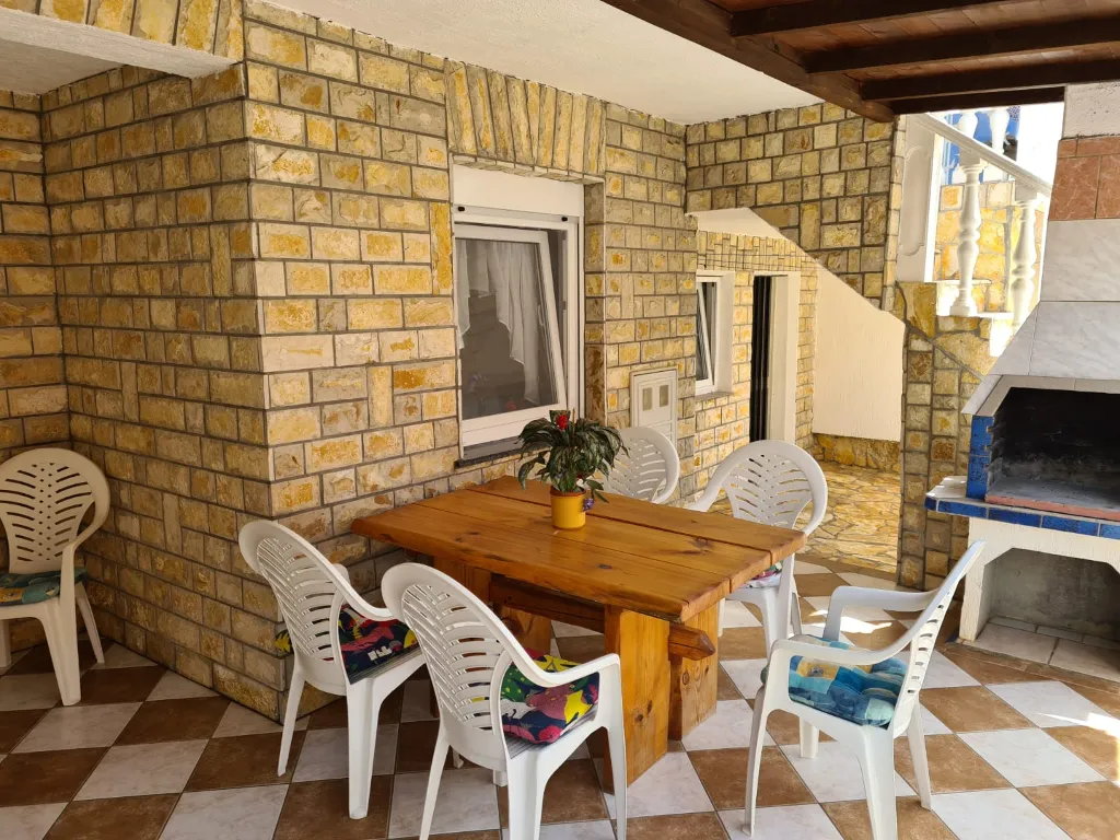 Two-Story Apartment in Vir for 6 Guests