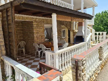 Two-Story Apartment in Vir for 6 Guests