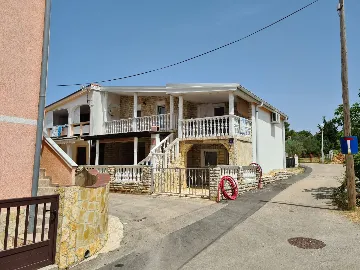 Two-Story Apartment in Vir for 6 Guests