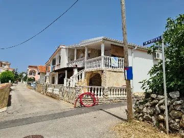 Two-Story Apartment in Vir for 6 Guests