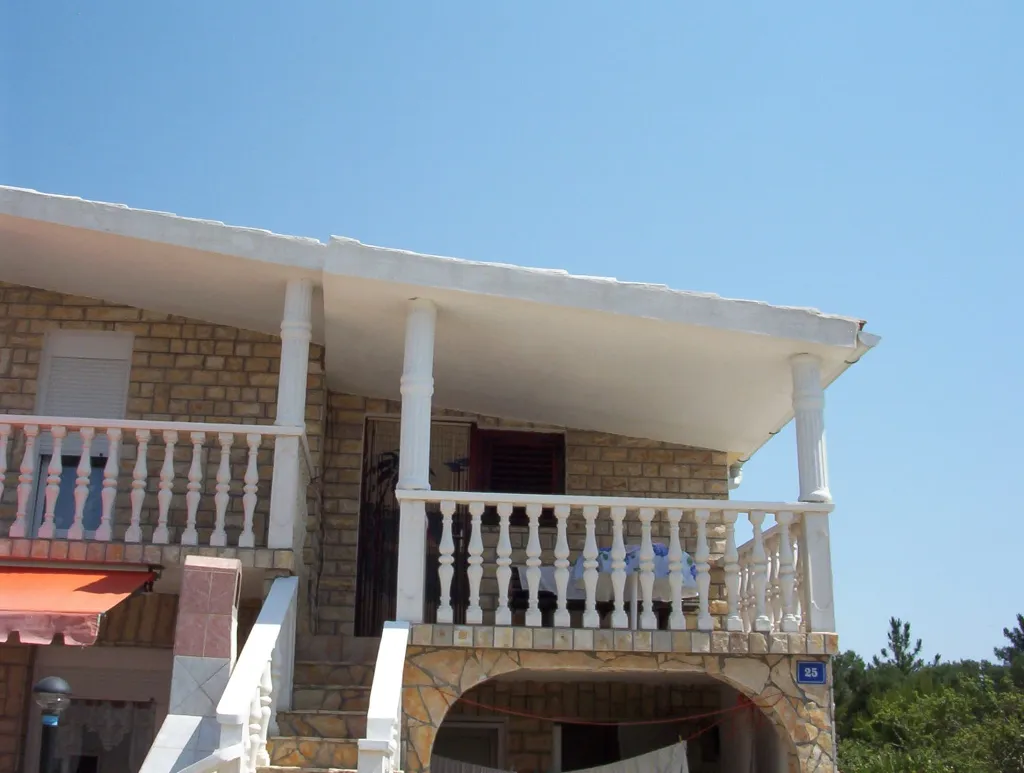 Studio Apartment for 2 in Vir with Terrace