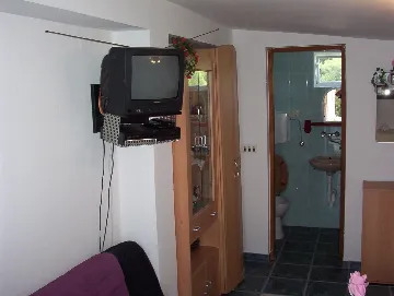 Studio Apartment for 2 in Vir with Terrace