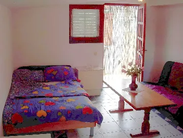 Studio Apartment for 2 in Vir with Terrace