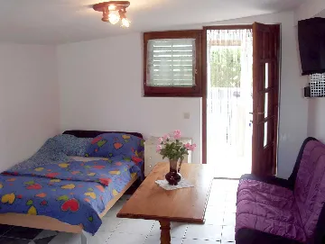 Studio Apartment for 2 in Vir with Terrace