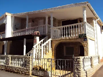 Studio Apartment for 2 in Vir with Terrace