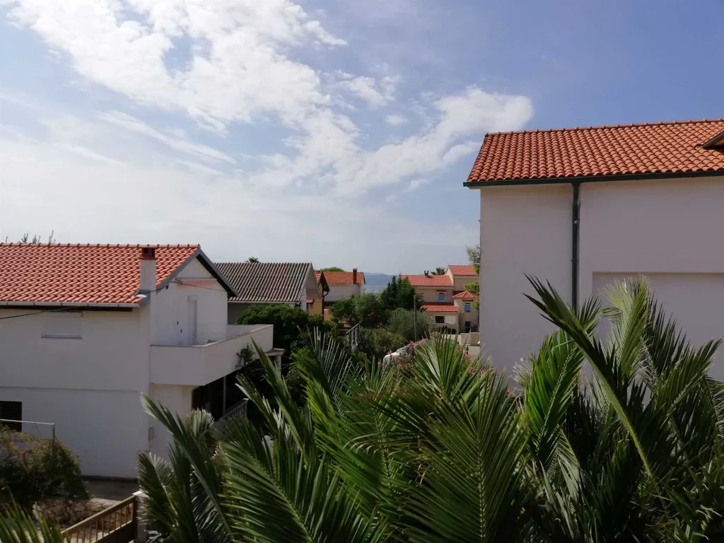 Apartment for 4 Guests near the Beach in Vir