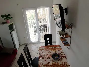 Apartment for 4 Guests near the Beach in Vir