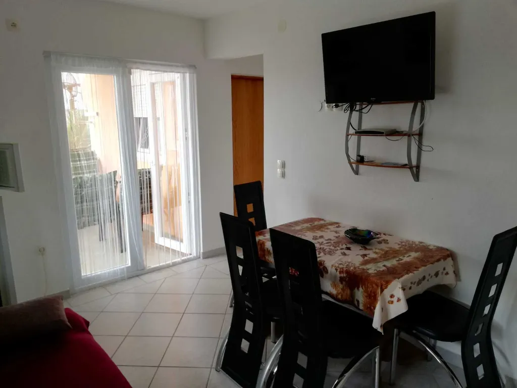Apartment for 4 Guests near the Beach in Vir