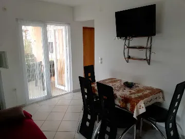 Apartment for 4 Guests near the Beach in Vir