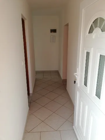 Apartment for 4 Guests near the Beach in Vir