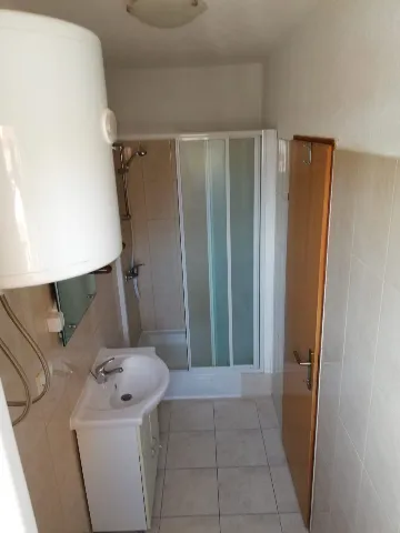 Apartment for 4 Guests near the Beach in Vir