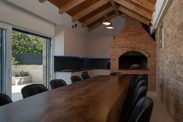 4-Bedroom Villa in Nin with Pool & Spa Zone