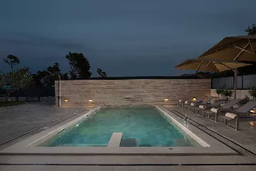 4-Bedroom Villa in Nin with Pool & Spa Zone