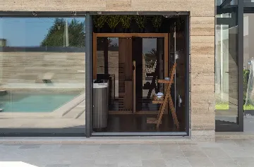 4-Bedroom Villa in Nin with Pool & Spa Zone