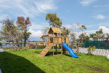 4-Bedroom Villa in Nin with Pool & Spa Zone