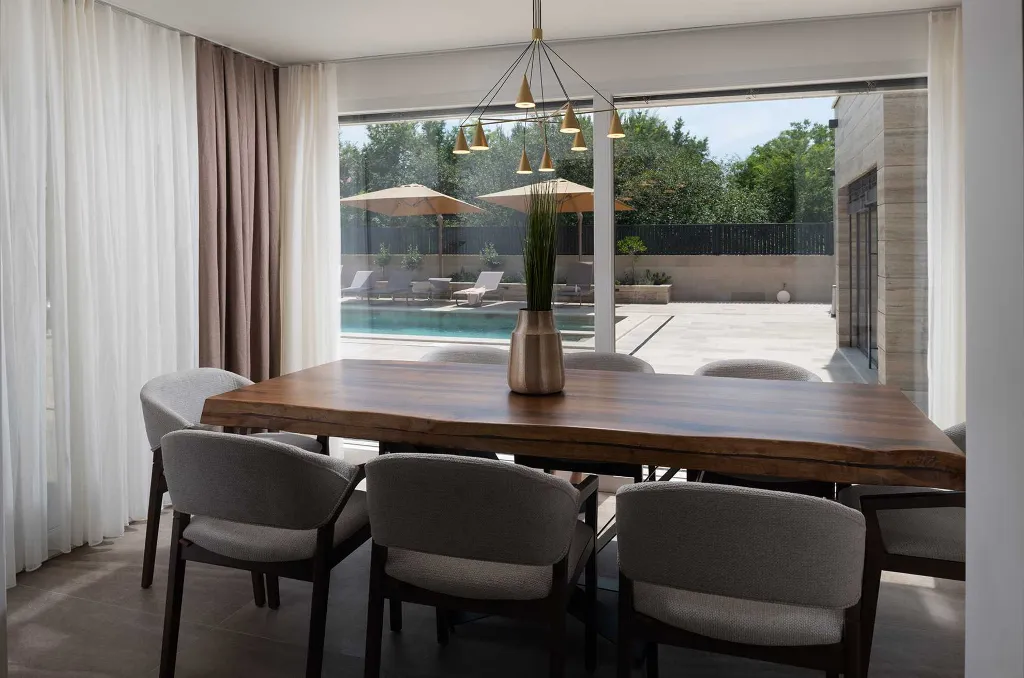 4-Bedroom Villa in Nin with Pool & Spa Zone