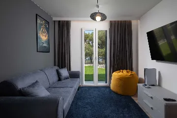 4-Bedroom Villa in Nin with Pool & Spa Zone