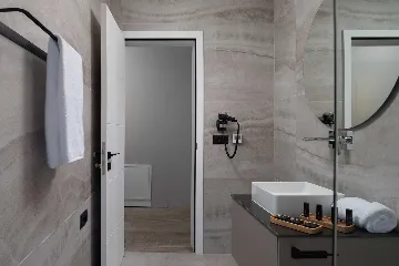 4-Bedroom Villa in Nin with Pool & Spa Zone