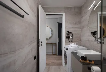 4-Bedroom Villa in Nin with Pool & Spa Zone