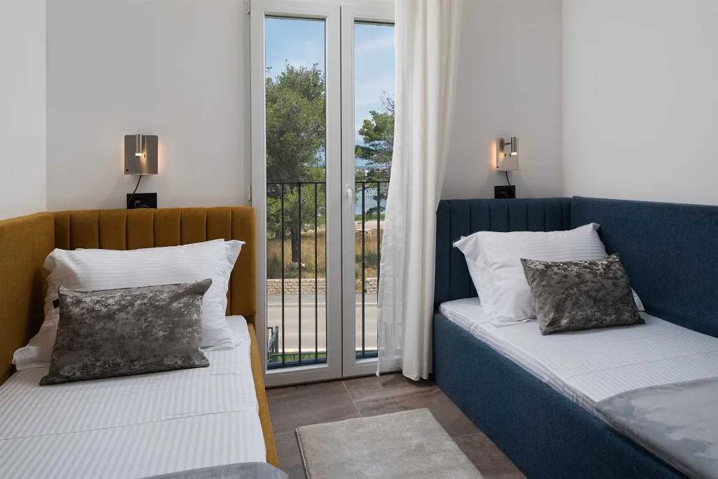 4-Bedroom Villa in Nin with Pool & Spa Zone