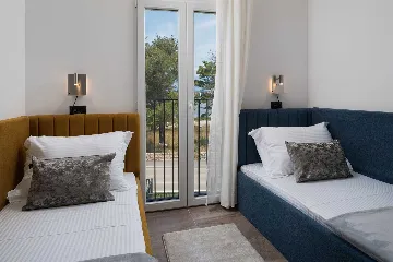 4-Bedroom Villa in Nin with Pool & Spa Zone