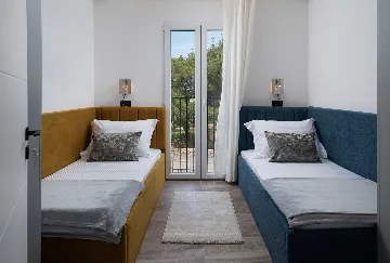 4-Bedroom Villa in Nin with Pool & Spa Zone