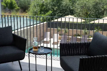 4-Bedroom Villa in Nin with Pool & Spa Zone