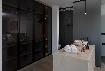 4-Bedroom Villa in Nin with Pool & Spa Zone