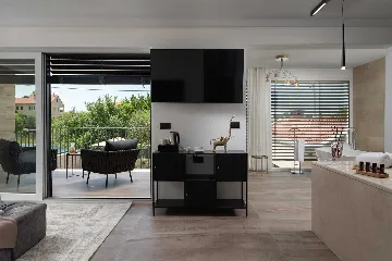 4-Bedroom Villa in Nin with Pool & Spa Zone