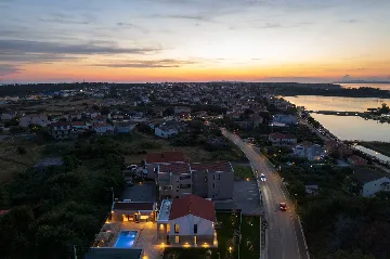 4-Bedroom Villa in Nin with Pool & Spa Zone