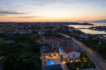 4-Bedroom Villa in Nin with Pool & Spa Zone