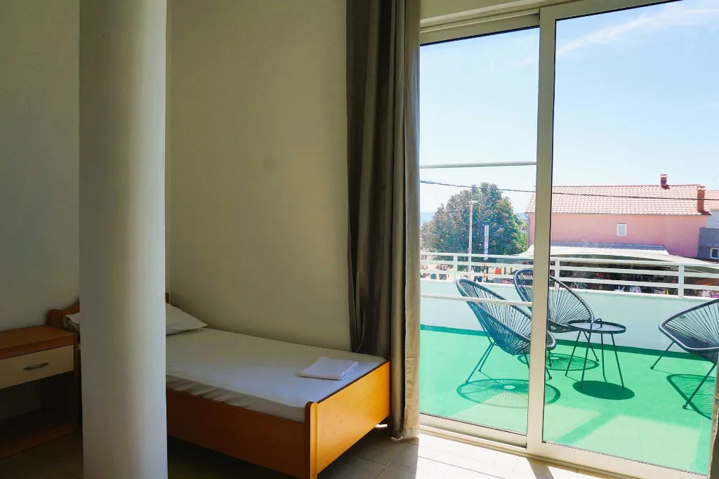 Apartment with Parking in Privlaka for 6 Guests