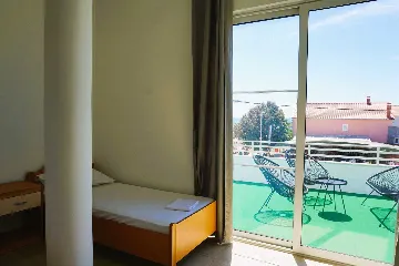 Apartment with Parking in Privlaka for 6 Guests