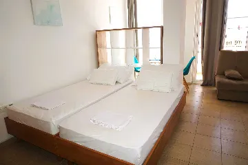 Apartment for 4 Guests with Balcony in Privlaka