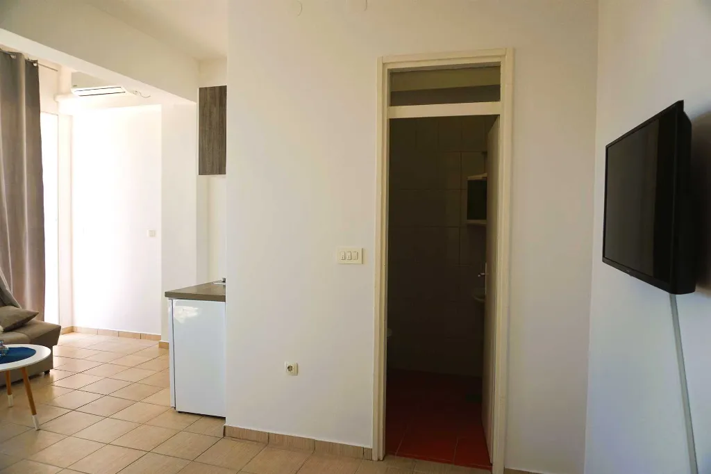 Apartment for 4 Guests with Balcony in Privlaka