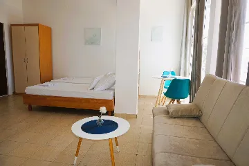 Apartment for 4 Guests with Balcony in Privlaka