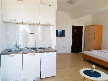 Apartment for 4 Guests with Balcony in Privlaka