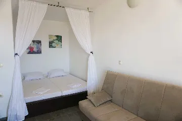 Sea View Apartment for 3 Guests in Privlaka
