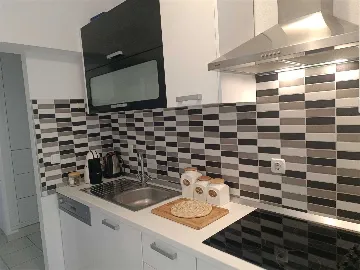 Balcony Apartment for 4 Guests in Zadar