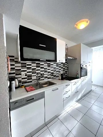 Balcony Apartment for 4 Guests in Zadar