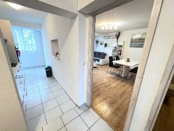 Balcony Apartment for 4 Guests in Zadar