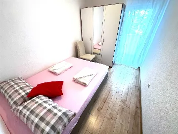 Balcony Apartment for 4 Guests in Zadar