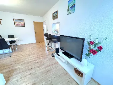 Balcony Apartment for 4 Guests in Zadar