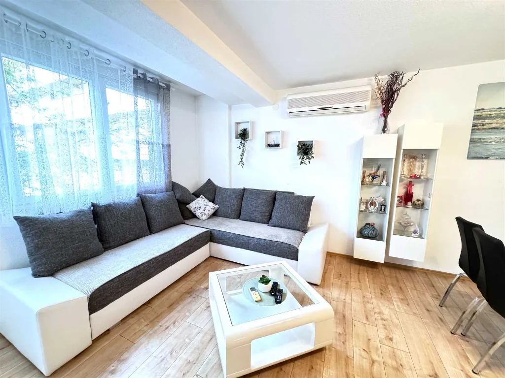 Balcony Apartment for 4 Guests in Zadar