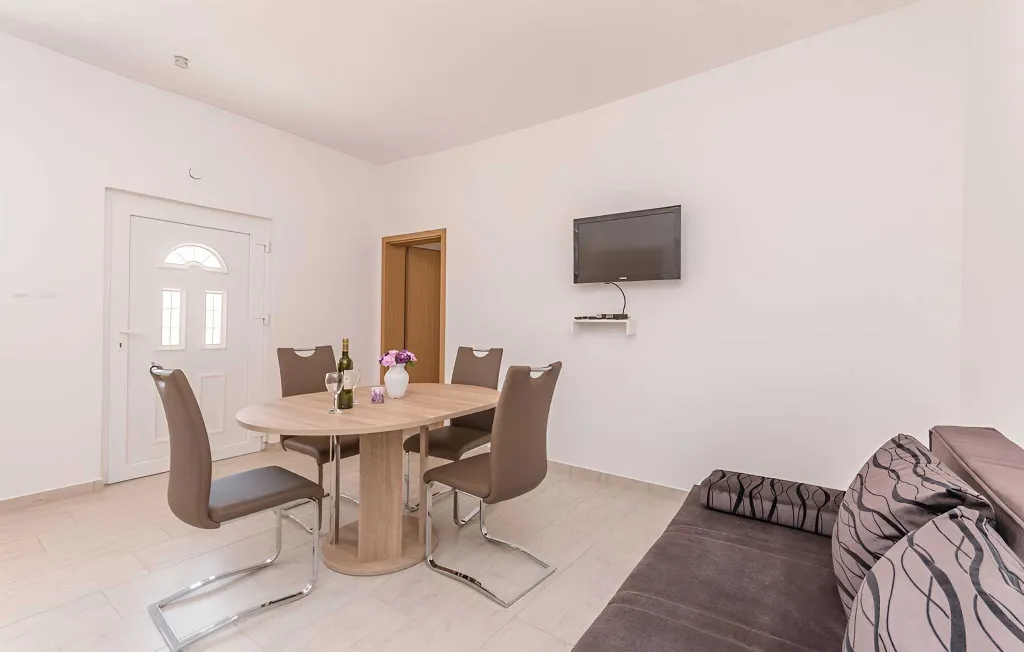 3-Bedroom Villa with Private Pool in Poličnik