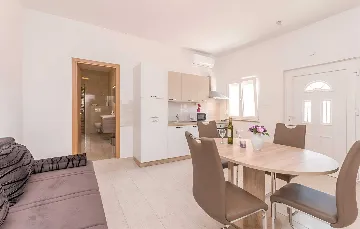 3-Bedroom Villa with Private Pool in Poličnik