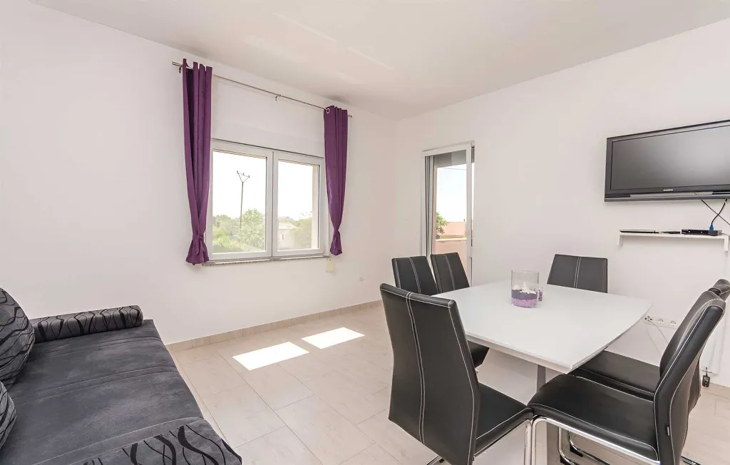 3-Bedroom Villa with Private Pool in Poličnik