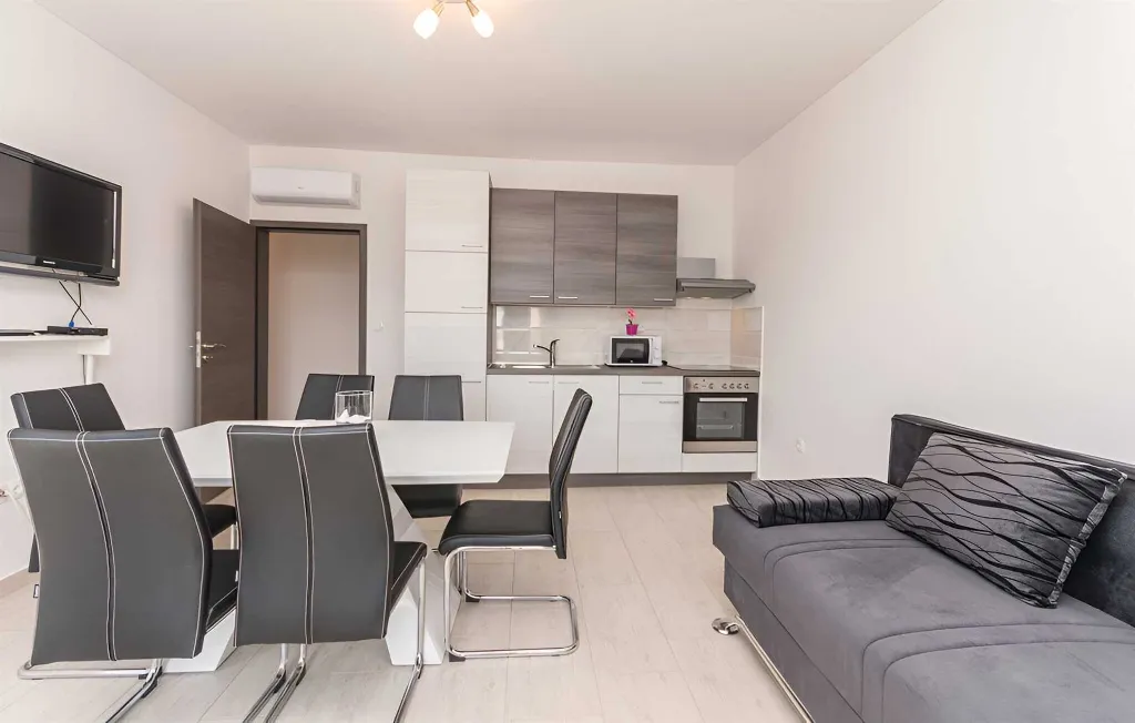 3-Bedroom Villa with Private Pool in Poličnik
