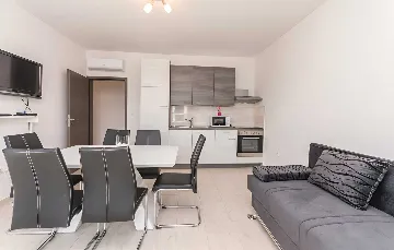 3-Bedroom Villa with Private Pool in Poličnik